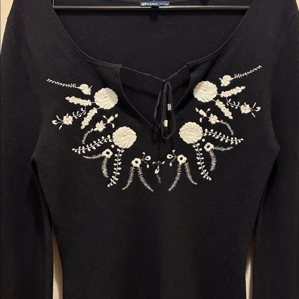 Bisou Bisou Jeans Sweater Black Embroidered Women Small - Picture 2 of 5